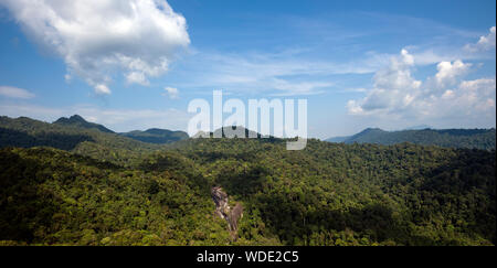 Regenwald Machincang Berg der Insel Langkawi, Malaysia - die Landschaft von Mountain View von Langkawi von Seilbahn Viewpoint, Langkawi gesehen, Mala Stockfoto