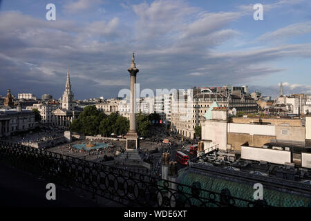 London, Großbritannien, 31. Juli, 2019 Blick auf den Trafalgar Square an einem warmen Sommerabend Stockfoto