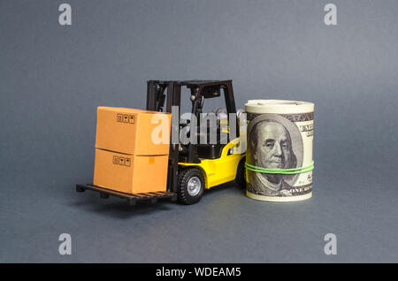 Ein Gabelstapler mit Kartons und Dollar. Transport Unternehmen. Leistung effizient. Im Handel und in der Produktion von Waren und Gütern, balanc Stockfoto