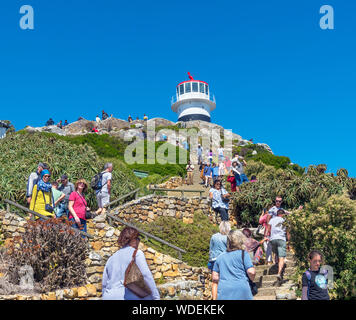 Touristen klettern die Schritte, um den alten Leuchtturm Cape Point, das Kap der Guten Hoffnung, Western Cape, Südafrika Stockfoto