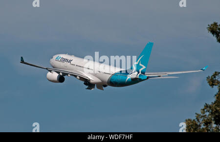 Air Transat Airbus A 330-243, Gatwick Airport, England Stockfoto