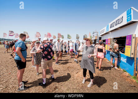 Wasser Warteschlangen in der Nähe der anderen Bühne beim Glastonbury Festival 2019 in Pilton, Somerset Stockfoto