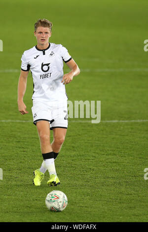 Swansea, Großbritannien. 28 Aug, 2019. George Byers von Swansea City in Aktion. Carabao cup 2 runde, EFL Cup, Swansea City v Cambridge Utd im Liberty Stadium in Swansea, Südwales am Mittwoch, den 28. August 2019. Dieses Bild dürfen nur für redaktionelle Zwecke verwendet werden. Nur die redaktionelle Nutzung, eine Lizenz für die gewerbliche Nutzung erforderlich. Keine Verwendung in Wetten, Spiele oder einer einzelnen Verein/Liga/player Publikationen. pic von Andrew Obstgarten/Credit: Andrew Orchard sport Fotografie/Alamy leben Nachrichten Stockfoto