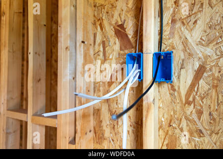 Elektrische Verkabelung und CATV-Kabel in den Wänden der neuen home Bau Stockfoto