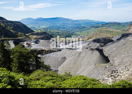 Halden von Maenofferen oder Mean-Offeren Schiefergrube in den Hügeln oberhalb von Blaenau Ffestiniog, Gwynedd, Wales, Großbritannien, Großbritannien Stockfoto