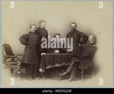 Die Generäle der Kavallerie Corps Abstract: Portrait Foto zeigt von links, Generalmajor Philip Sheridan, Oberst James William Forsyth, Stabschef Merritt, Brig. Allgemeine Thomas C. Devin, Major General George Armstrong Custer. Stockfoto