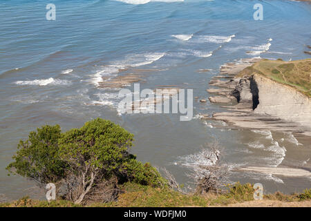 Strand in der Nähe von Sakoneta Itxaspe, Baskische Küste Geopark, Provinz Guipuzcoa, das Baskenland, Spanien Stockfoto