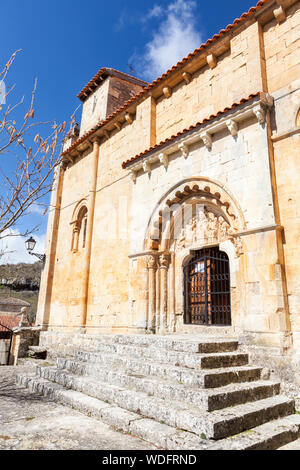 San Pedro y San Pablo Kirche in Gredilla de Sedano Dorf, Paramos region, Burgos, Spanien Stockfoto