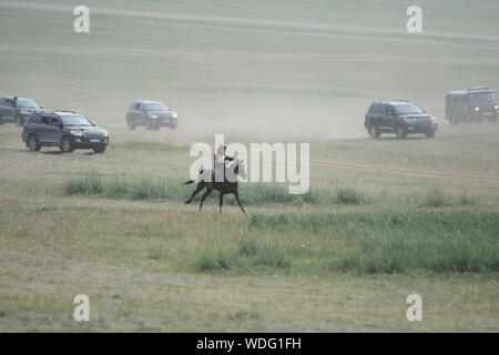 Reiter Naadam Pferderennen Wettbewerb, Mongolei Stockfoto