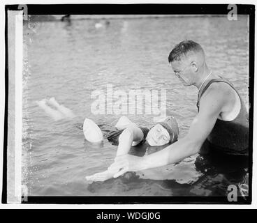 George H. Corson Lehre schwimmen Klasse am Tidal Basin, Washington, D.C. Abstract / Medium: 1 Negativ: Glas 4 x 5 in. oder kleiner Stockfoto