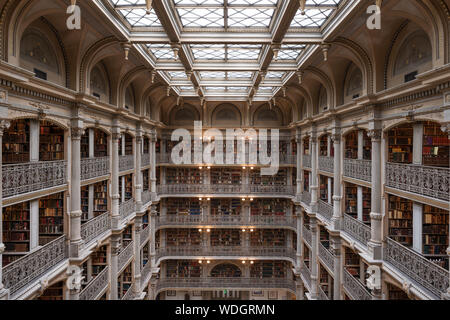 George Peabody Library, früher die Bibliothek des Peabody Institute der Stadt Baltimore, ist Teil der Johns Hopkins Sheridan Bibliotheken. Baltimore, Maryland Stockfoto