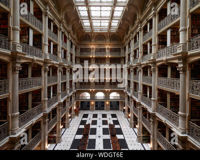 George Peabody Library, früher die Bibliothek des Peabody Institute der Stadt Baltimore, ist Teil der Johns Hopkins Sheridan Bibliotheken. Baltimore, Maryland Stockfoto