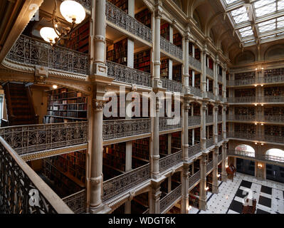 George Peabody Library, früher die Bibliothek des Peabody Institute der Stadt Baltimore, ist Teil der Johns Hopkins Sheridan Bibliotheken. Baltimore, Maryland Stockfoto