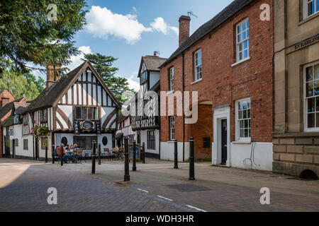 Thomas eichenholz Kaffee Zimmer Tudor Holz schwarz und weiß mittelalterlichen Gebäude eingerahmt. Die Castle Street, Warwick, Warwickshire, England Stockfoto