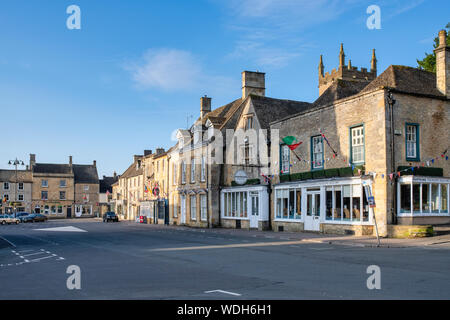 Markt in den frühen Morgen. Auf der Wold, Cotswolds, Gloucestershire, England Verstauen Stockfoto