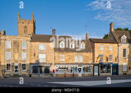 Markt in den frühen Morgen. Auf der Wold, Cotswolds, Gloucestershire, England Verstauen Stockfoto