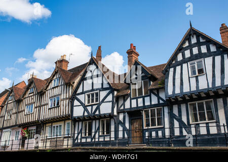 Tudor Holz schwarz und weiß mittelalterliche Häuser in der High Street eingerahmt. Warwick, Warwickshire, England Stockfoto