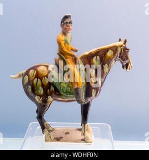 Polychrom glasierte Keramik Reit-Figur, Tang-dynastie (619-907 AD) Stockfoto