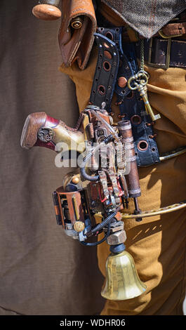 Lincoln Asyl Festival August 2019, UK, Steampunk Gewehr, Industrie Zubehör, Mechanismus, Science-fiction, post-apokalyptischen Stockfoto