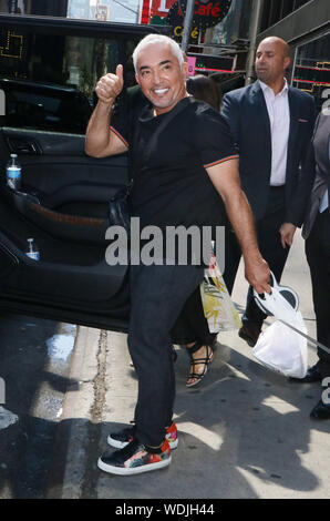 New York, NY, USA. 29 Aug, 2019. Cesar Millan in Strahan & Sara Förderung der neuen Saison der Dog Whisperer in New York City am 29. August 2019. Credit: Rw/Medien Punch/Alamy leben Nachrichten Stockfoto