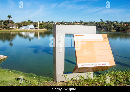 Kirche des Hl. Franziskus von Assis, von Oscar Niemeyer entworfen, Lagoa da Pampulha, Belo Horizonte, Minas Gerais, Brasilien Stockfoto