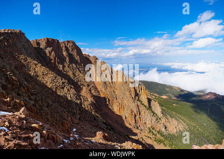 Über den Wolken Blick von Pikes Peak Stockfoto