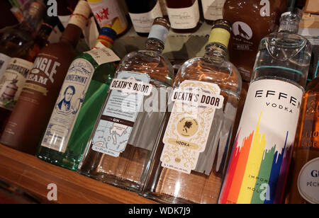Madison, WI USA. Apr 2018. Verschiedene alkoholische Getränke innerhalb der Fromagination. Stockfoto