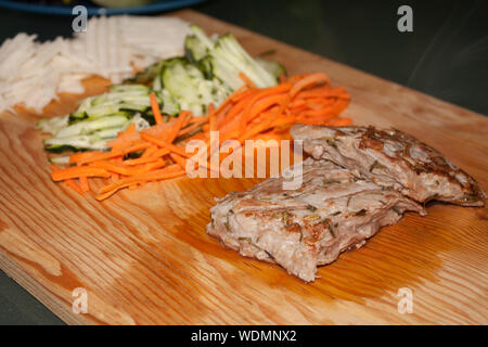 Roastbeef geschnitten Flank Steak zum Koppeln mit Rotweine von Diners mit einer Vorliebe für Protein verbunden. Stockfoto