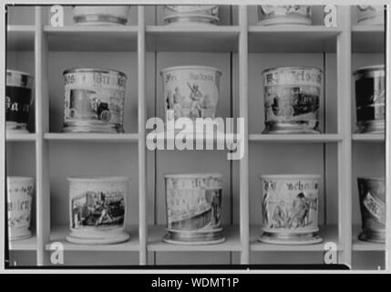 Gourielli Apotheke, 16 E. 55th St., New York City. Abstract / Medium: Gottscho-Schleisner Sammlung Stockfoto