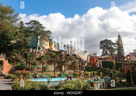 Beliebten Ferienort Portmeirion mit seiner Architektur im Stil der italienischen Dorfes in Gwynedd, Wales. Stockfoto