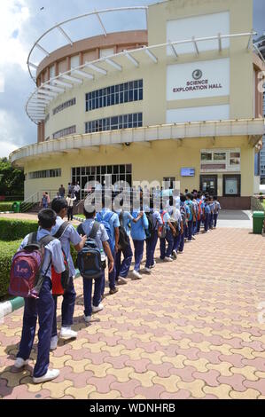 Kolkata, Indien. 29 Aug, 2019. Schülerinnen und Schüler sind an der Wissenschaft Exploration Halle der Science City, Kolkata als pädagogische besuchen. (Foto durch Biswarup Ganguly/Pacific Press) Quelle: Pacific Press Agency/Alamy leben Nachrichten Stockfoto