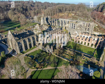Luftaufnahme der Abtei von Villers Ruinen, eine ehemalige Zisterzienserabtei in der Nähe von Villers-la-Ville in der Provinz Brabant in der Wallonie, Belgien Stockfoto