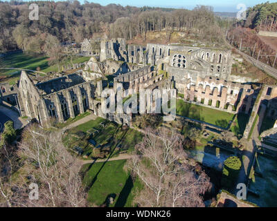 Luftaufnahme der Abtei von Villers Ruinen, eine ehemalige Zisterzienserabtei in der Nähe von Villers-la-Ville in der Provinz Brabant in der Wallonie, Belgien Stockfoto