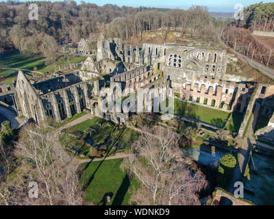 Luftaufnahme der Abtei von Villers Ruinen, eine ehemalige Zisterzienserabtei in der Nähe von Villers-la-Ville in der Provinz Brabant in der Wallonie, Belgien Stockfoto