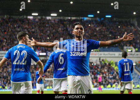 Das Ibrox Stadium, Glasgow, UK. 29 Aug, 2019. Rangers spielte die polnische Mannschaft Legia Warschau an Ibrox Stadion in einem Play-off in der 2. Etappe der Europa League. Das Spiel, das Rangers gewann 1 - 0 mit dem Tor durch Alfredo Morelos hatte Buchungen, Fackeln durch die polnischen Fans und hatte für die mangelnde Sichtbarkeit von Rauch verursacht wurde gestoppt. Credit: Findlay/Alamy leben Nachrichten Stockfoto