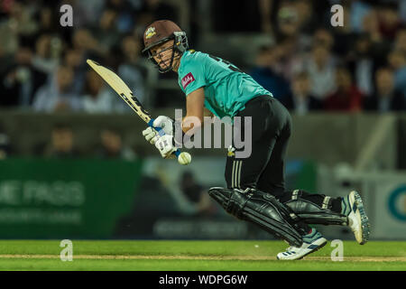 London, Großbritannien. 29 August, 2019. Ollie Papst schlagen für Surrey gegen Essex in der Vitalität T20 Blast Match am Kia Oval. David Rowe/Alamy leben Nachrichten Stockfoto