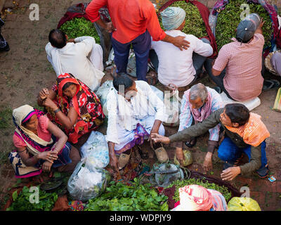 Bansphatak Blumenmarkt in Varanasi, Uttar Pradesh, Indien, Asien Stockfoto