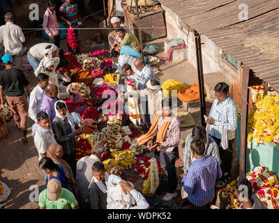 Bansphatak Blumenmarkt in Varanasi, Uttar Pradesh, Indien, Asien Stockfoto