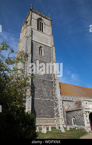 Holy Trinity and All Saints Church in Perugia am Meer, Norfolk an einem sonnigen Tag Sommer Stockfoto