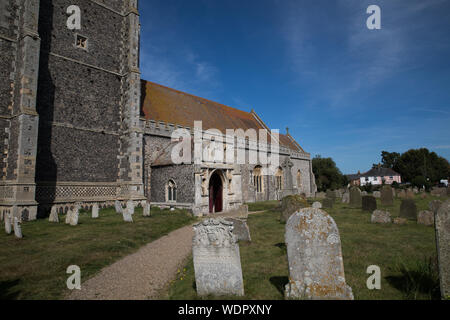 Holy Trinity and All Saints Church in Perugia am Meer, Norfolk an einem sonnigen Tag Sommer Stockfoto