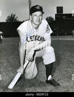 Autographiertes Foto der Hall of Fame Baseball spieler Ralph kiner dargestellt mit den Cleveland Indians. Stockfoto