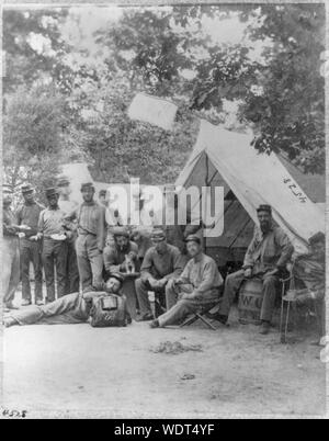 Gruppe von 8 New York State Miliz vor der Hütte, Arlington, Virginia, Juni 1861 Stockfoto