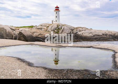 Peggy's Point Lighthouse in der Nähe von Peggy's Cove, Nova Scotia, Kanada Stockfoto