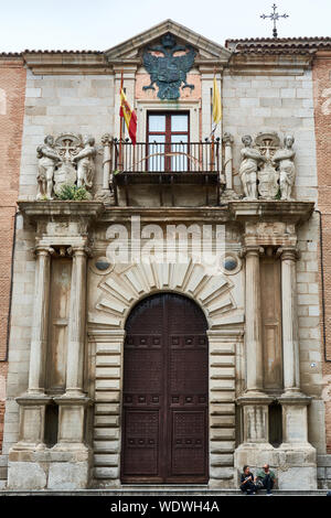 TOLEDO, Spanien - 24 April 2018: Die Fassade der Palast des Erzbischofs in Toledo. Stockfoto