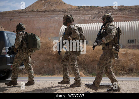 Us Air Force Special Taktik Betreiber führen eine komplette Mission Profil mit der zyprischen Nationalgarde Special Forces und die anderen alliierten Kräfte einen hohen Wert bei, die eifrig Lion 2019 an König Abdullah II Special Operations Training Center, Haschemitisches Königreich Jordanien, Aug 28, 2019 erreichen. Spezielle Taktik ist in den USA eine spezielle Operation Befehl des Tactical Air- und Ground Integration in Kraft, und die Luftwaffe Masse Kraft, führender globaler Zugriff, Precision Strike, Personal Recovery und Schlachtfeld Chirurgie Operationen auf dem Schlachtfeld. Eifrig, Lion, große US Central Command der Stockfoto