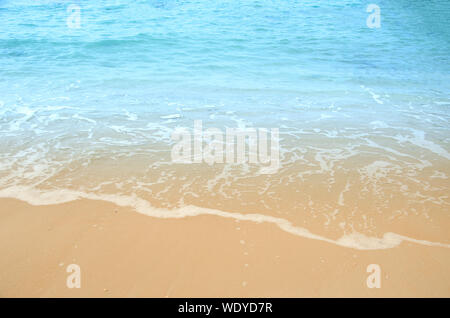 Sommer Meer Strand und Welle der blauen Ozean. Stockfoto