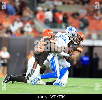 Cleveland, Ohio, USA. 29 Aug, 2019. August 29, 2019: Detroit Lions Quarterback Josh Johnson (4) an der NFL Preseason Woche 4 Fußballspiel zwischen den Detroit Lions und der Cleveland Browns zunächst Energie Stadion in Cleveland, Ohio geplündert. JP Waldron/Cal Sport Media Credit: Cal Sport Media/Alamy leben Nachrichten Stockfoto