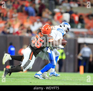 Cleveland, Ohio, USA. 29 Aug, 2019. August 29, 2019: Detroit Lions Quarterback Josh Johnson (4) an der NFL Preseason Woche 4 Fußballspiel zwischen den Detroit Lions und der Cleveland Browns zunächst Energie Stadion in Cleveland, Ohio geplündert. JP Waldron/Cal Sport Media Credit: Cal Sport Media/Alamy leben Nachrichten Stockfoto