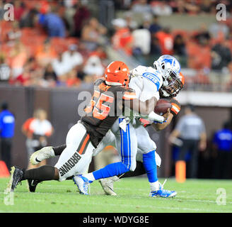 Cleveland, Ohio, USA. 29 Aug, 2019. August 29, 2019: Detroit Lions Quarterback Josh Johnson (4) an der NFL Preseason Woche 4 Fußballspiel zwischen den Detroit Lions und der Cleveland Browns zunächst Energie Stadion in Cleveland, Ohio geplündert. JP Waldron/Cal Sport Media Credit: Cal Sport Media/Alamy leben Nachrichten Stockfoto