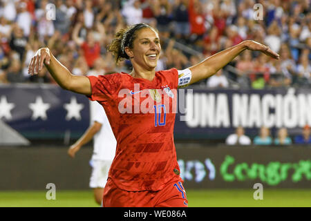 Philadelphia, USA. 29 Aug, 2019. Soccer 2019 - United States vs. Portugal | Carli Lloyd feiert ihr Ziel als die Vereinigten Staaten Frauen Nationalmannschaft Portugal 4-0 während ihrer World Cup Victory Tour besiegt. Credit: Don Mennig/Alamy leben Nachrichten Stockfoto